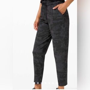Lululemon Keep Moving High Rise Joggers‎ in Black Camo